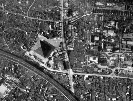 ピラミッド1947.jpg