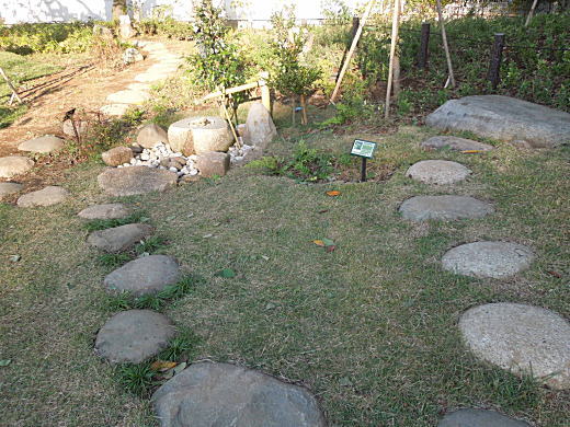 七星礎石(日本庭園)4.JPG