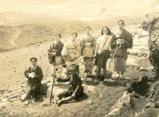 三原山火口1941.jpg