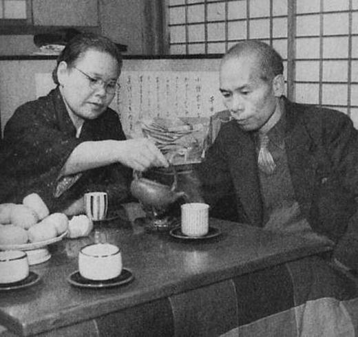 壷井繁治・栄夫妻1955.jpg