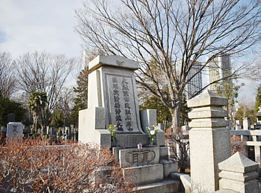 夏目漱石墓.jpg