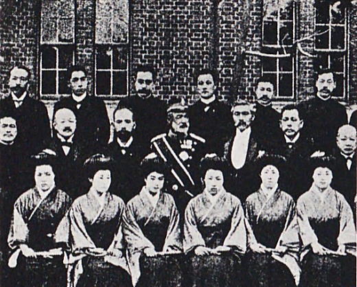 女子学習院卒業写真1905M38.jpg