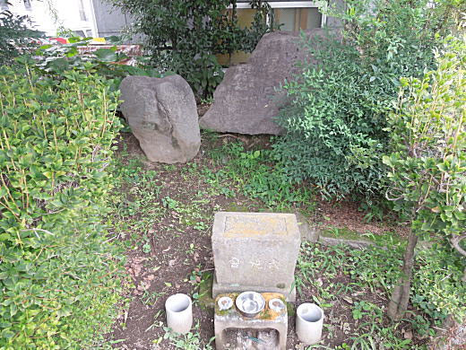 於菊さんの墓.JPG