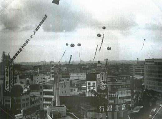 池袋駅東口1960.jpg