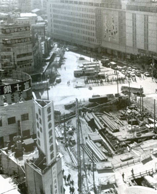 池袋駅東口1962.jpg