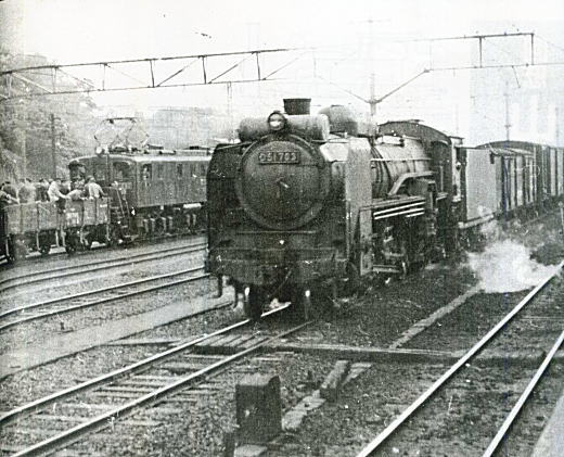 目白駅D51通過1954.jpg